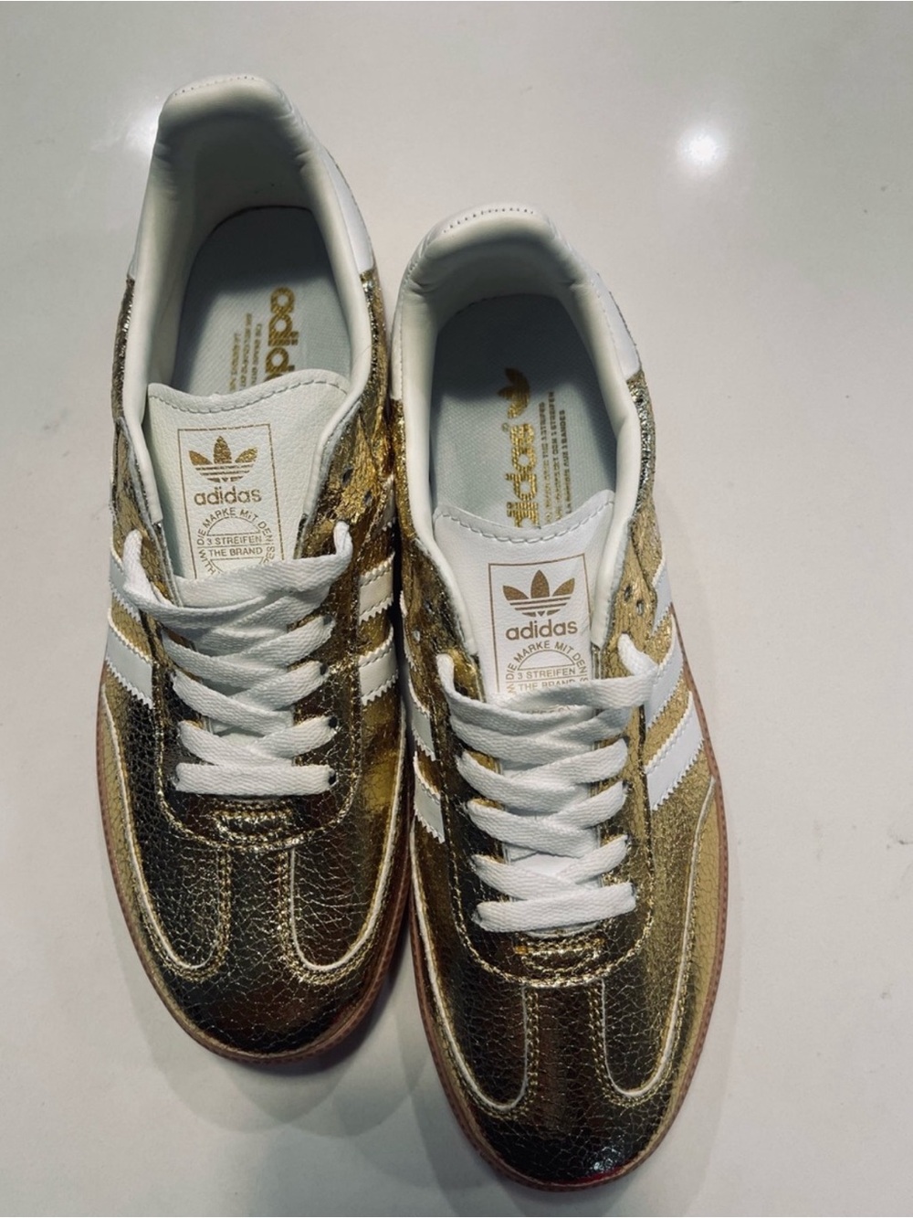 adidas men’s Gold Samba Trainers with White Stripes size 8 NWOT